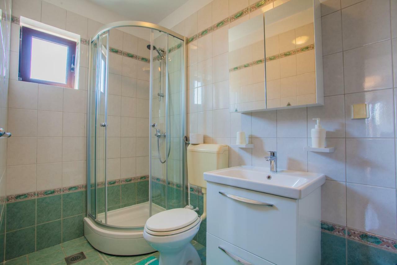 Guesthouse Maver Cres Eksteriør bilde